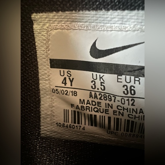 Nike 2018 Kyrie 4 'Halloween' Green & Black Shoes 4Y Youth - Picture 3 of 4